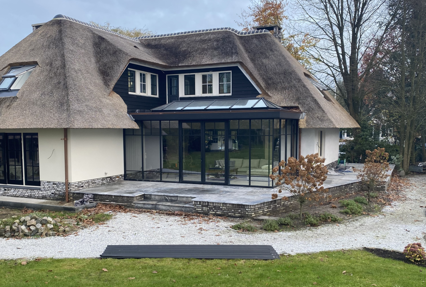 Serre steellook
