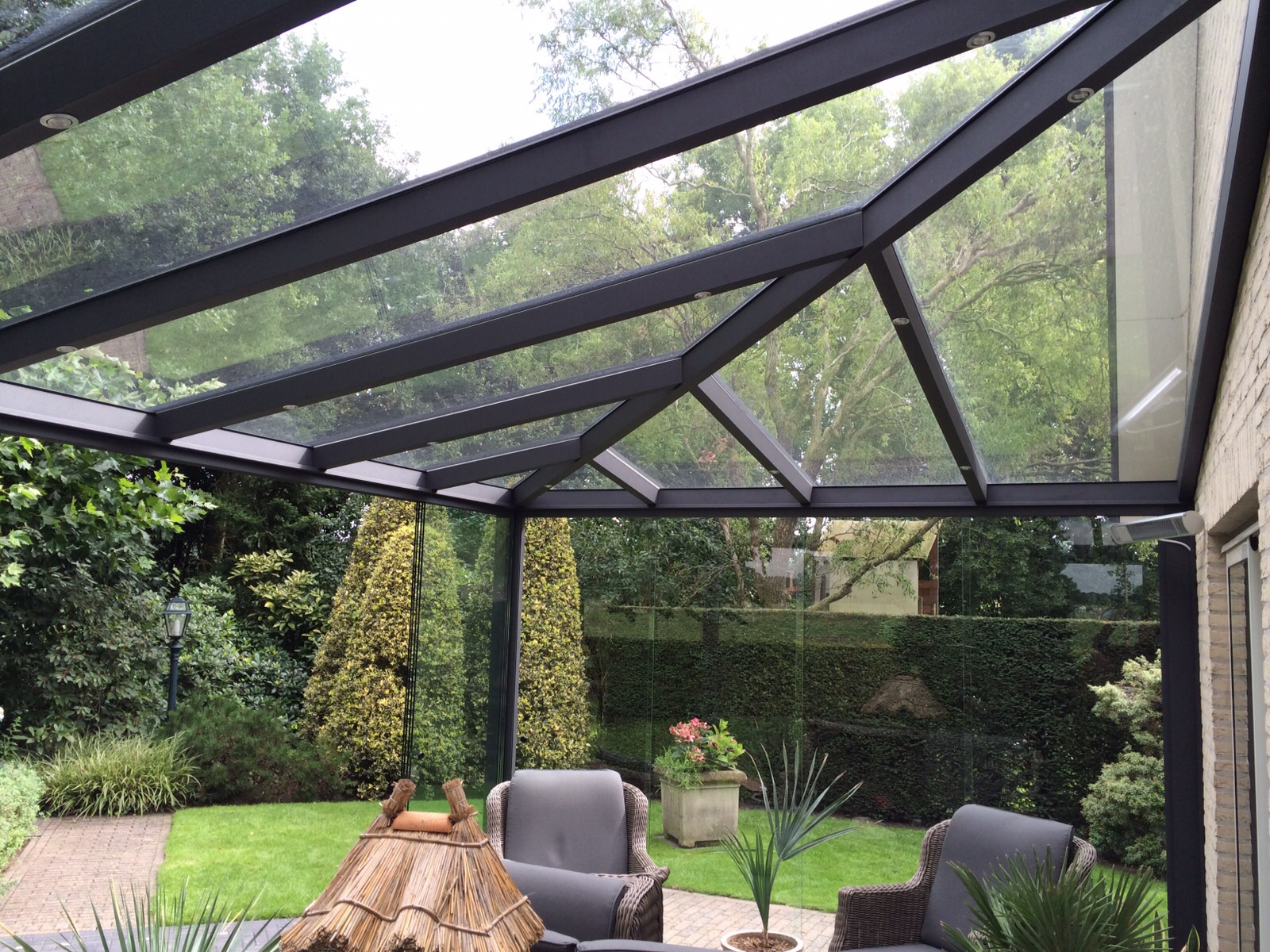 Aluminium tuinkamer prijzen voor een dak met visgraat in de achtertuin