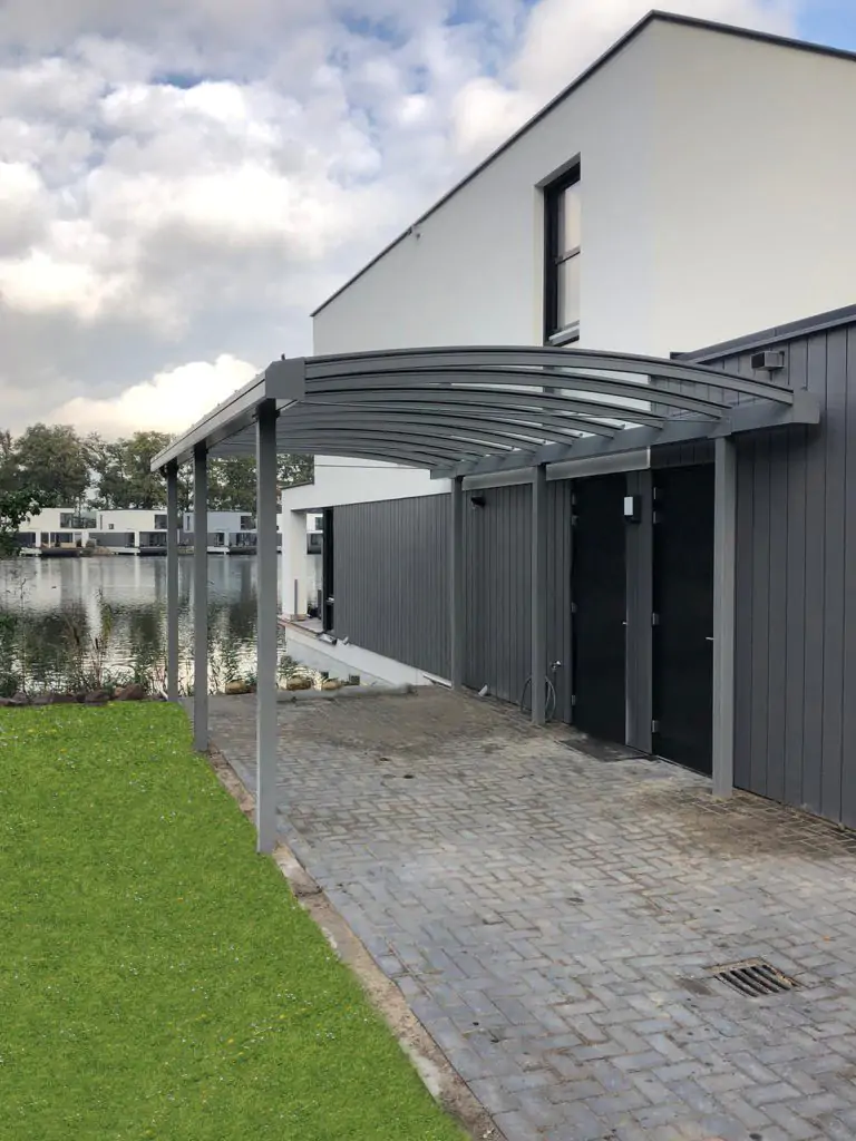 Grijze carport Zijaansluiting