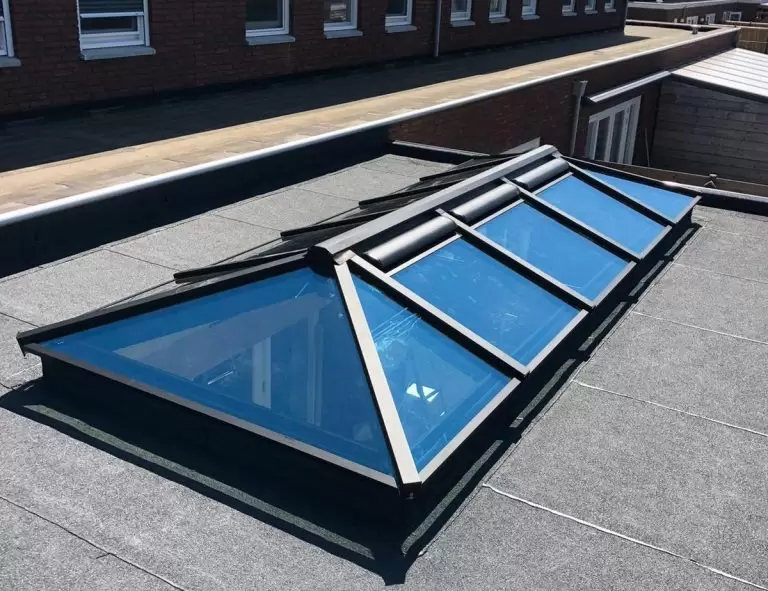 Lichtstraat zadeldak ventilatierooster