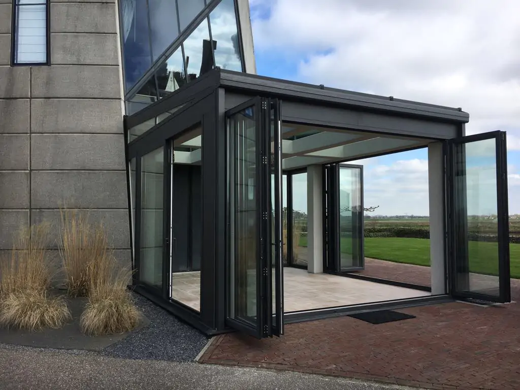 Serre met geïsoleerde vouwwand
