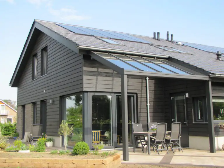 Terrasoverkapping geïntegreerd in dak