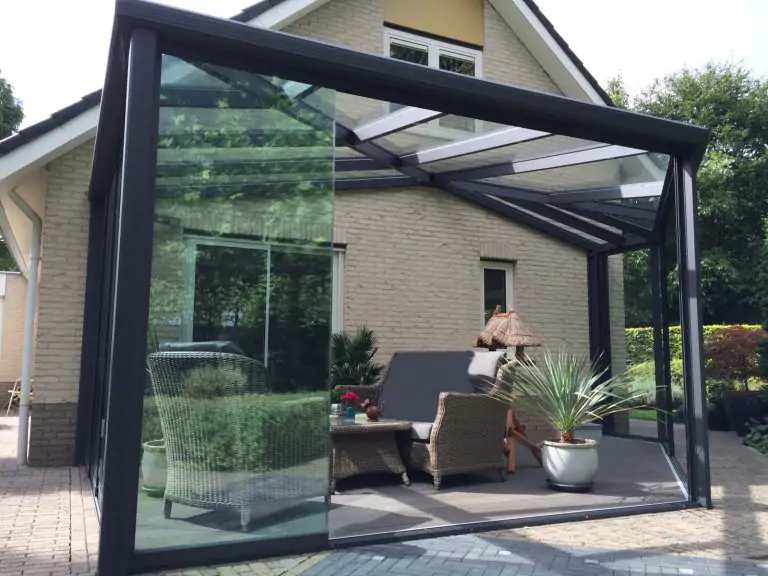 5-hoekige antraciet aluminium tuinkamer met visgraad dak